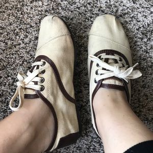TOMS lace-up Cordones Sz 7