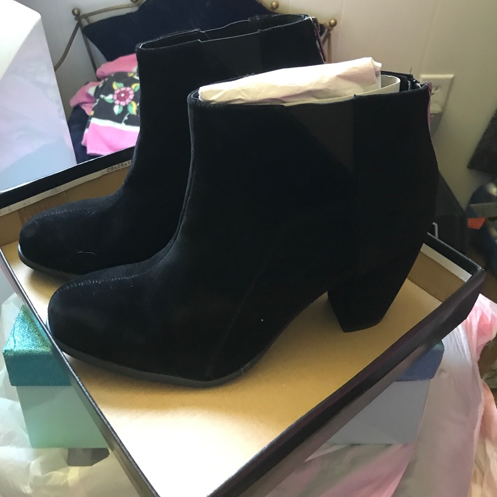 Black Velvet Size 11 Booties NWT