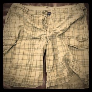 Izod green shorts. Size 40.