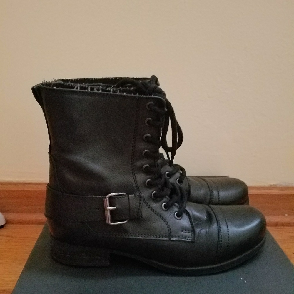Boots - Picture 2 of 4