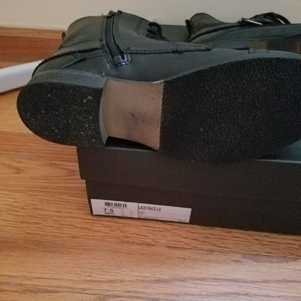 Boots - Picture 4 of 4