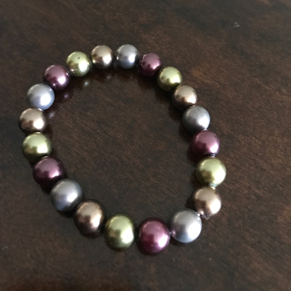 Beautiful pearl stretch bracelet