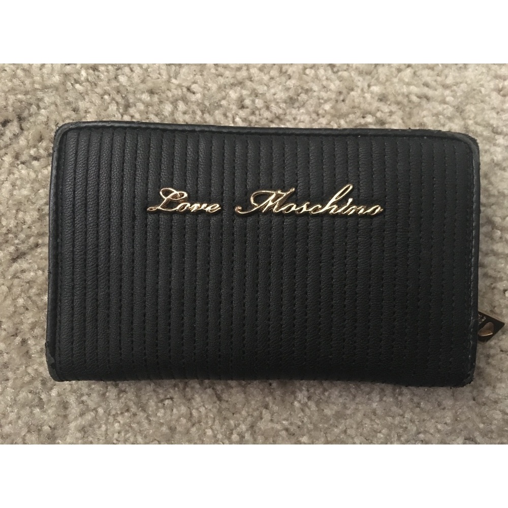 LOVE MOSCHINO WALLET!!