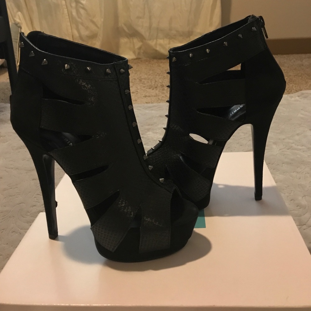 🖤 Caged Spiked Heels🖤