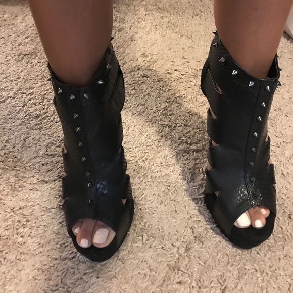 🖤 Caged Spiked Heels🖤 - Picture 3 of 4