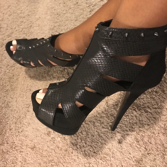 🖤 Caged Spiked Heels🖤 - Picture 4 of 4