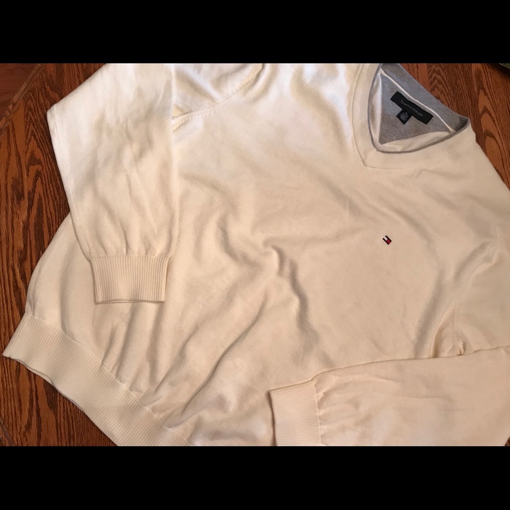 Men’s Tommy Hilfiger Sweater.  Size XL.