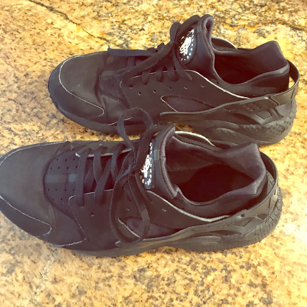 Black Men's Nike Huaraches