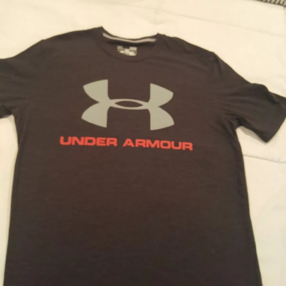 Under Armour T-shirt Mens's small.