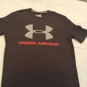 Under Armour T-shirt Mens's small.