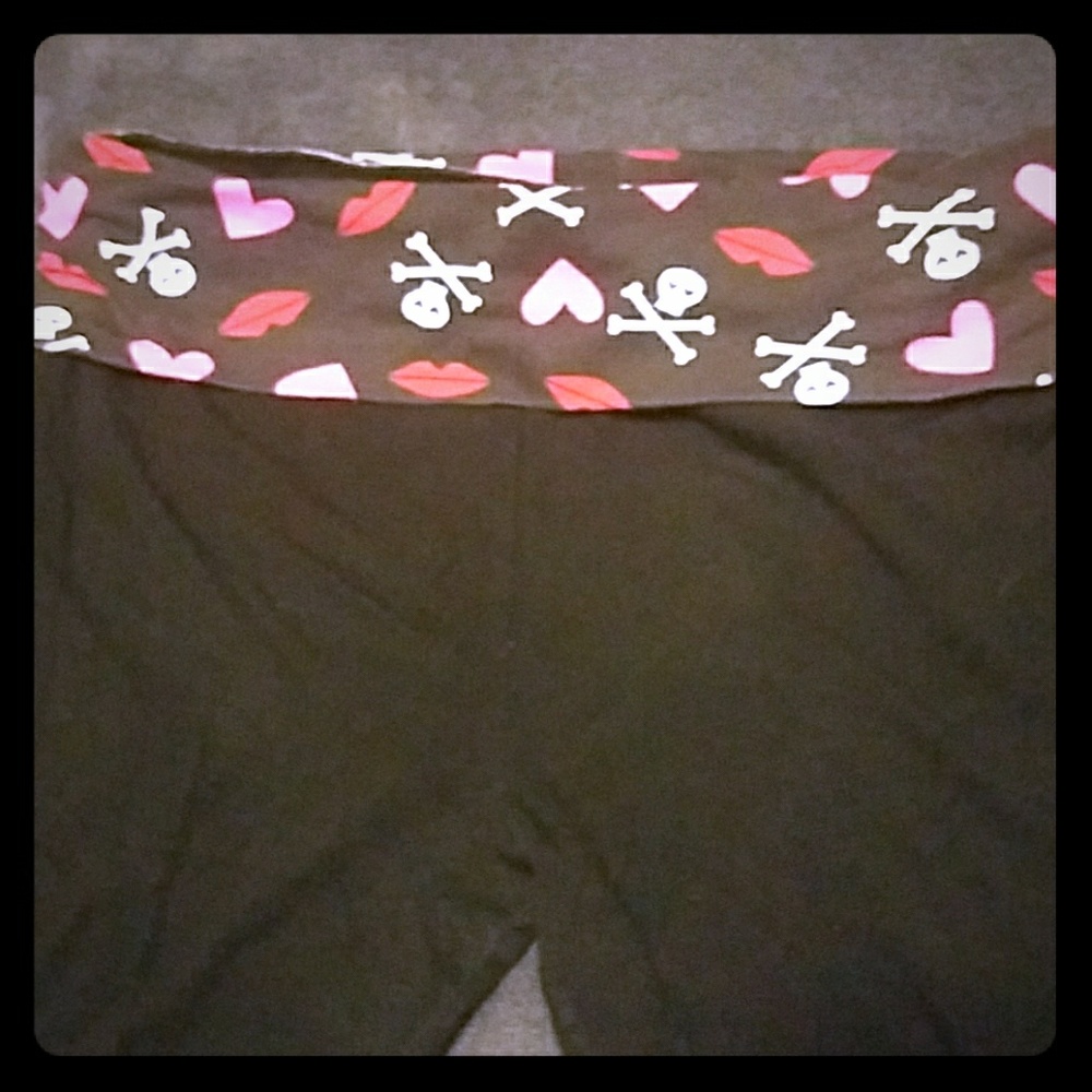 Skull yoga pants size medium black