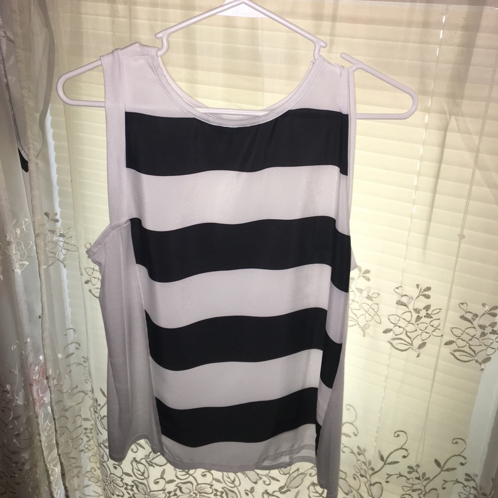 Black◼️& white◻️stripe tank
