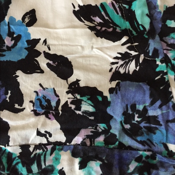 Floral Shorts - Picture 2 of 3