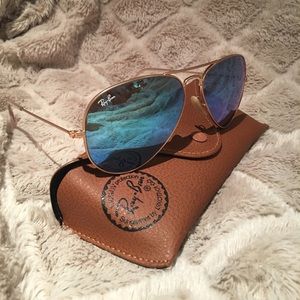 Ray-Ban Green Mirrored Aviator w/ Matte Gold Frame Ray-Ban Green Mirrored Aviator w/ Matte Gold Frame