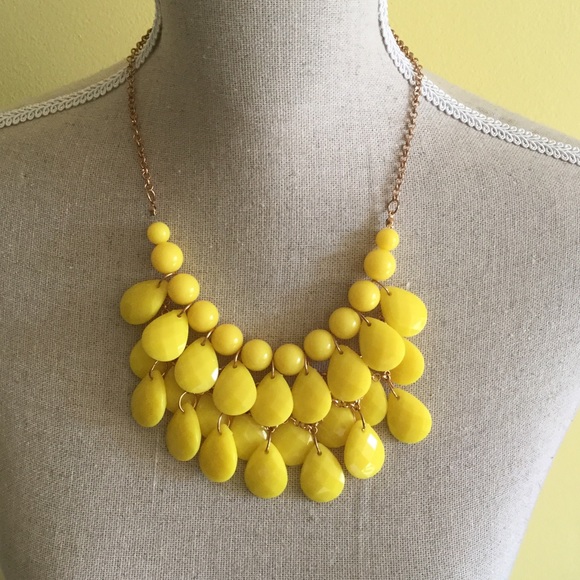 Jewelry - Yellow necklace