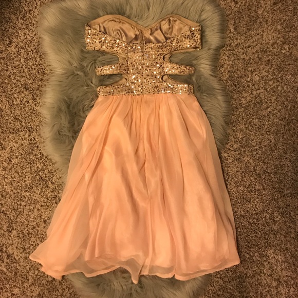 Gold and pink dress for a party or homecoming. - Picture 2 of 3