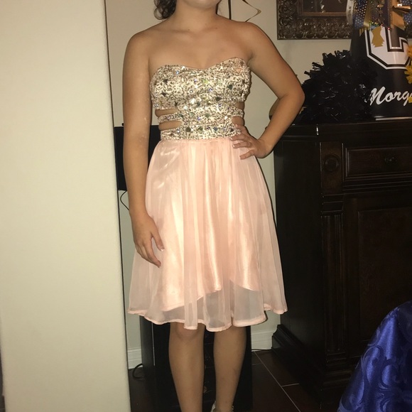 Gold and pink dress for a party or homecoming. - Picture 3 of 3
