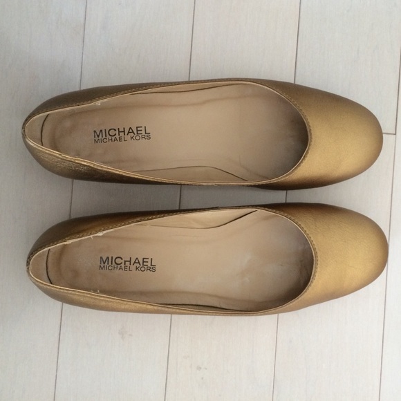 MICHAEL Michael Kors gold flats with box - Picture 2 of 6