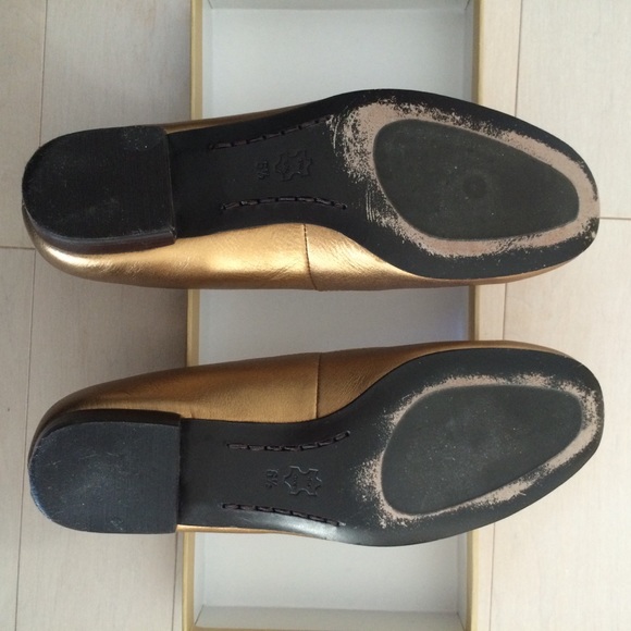 MICHAEL Michael Kors gold flats with box - Picture 3 of 6
