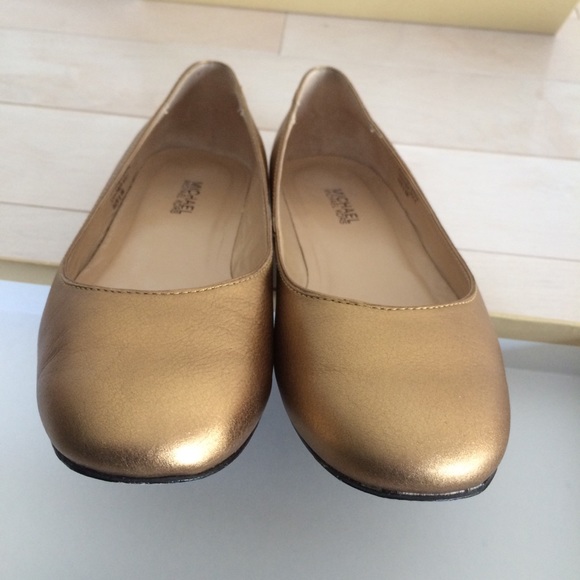 MICHAEL Michael Kors gold flats with box - Picture 5 of 6