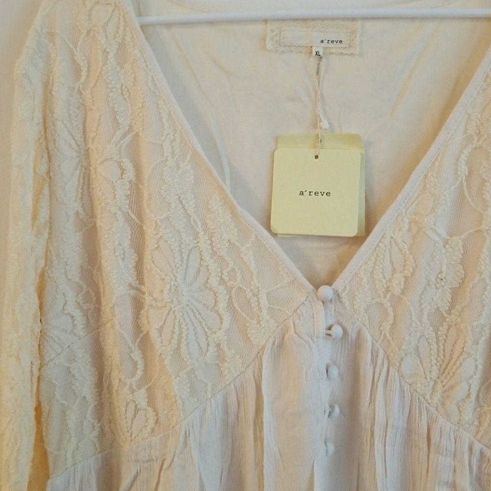 Beautiful Lace Bell Bottom Sleeve Dress