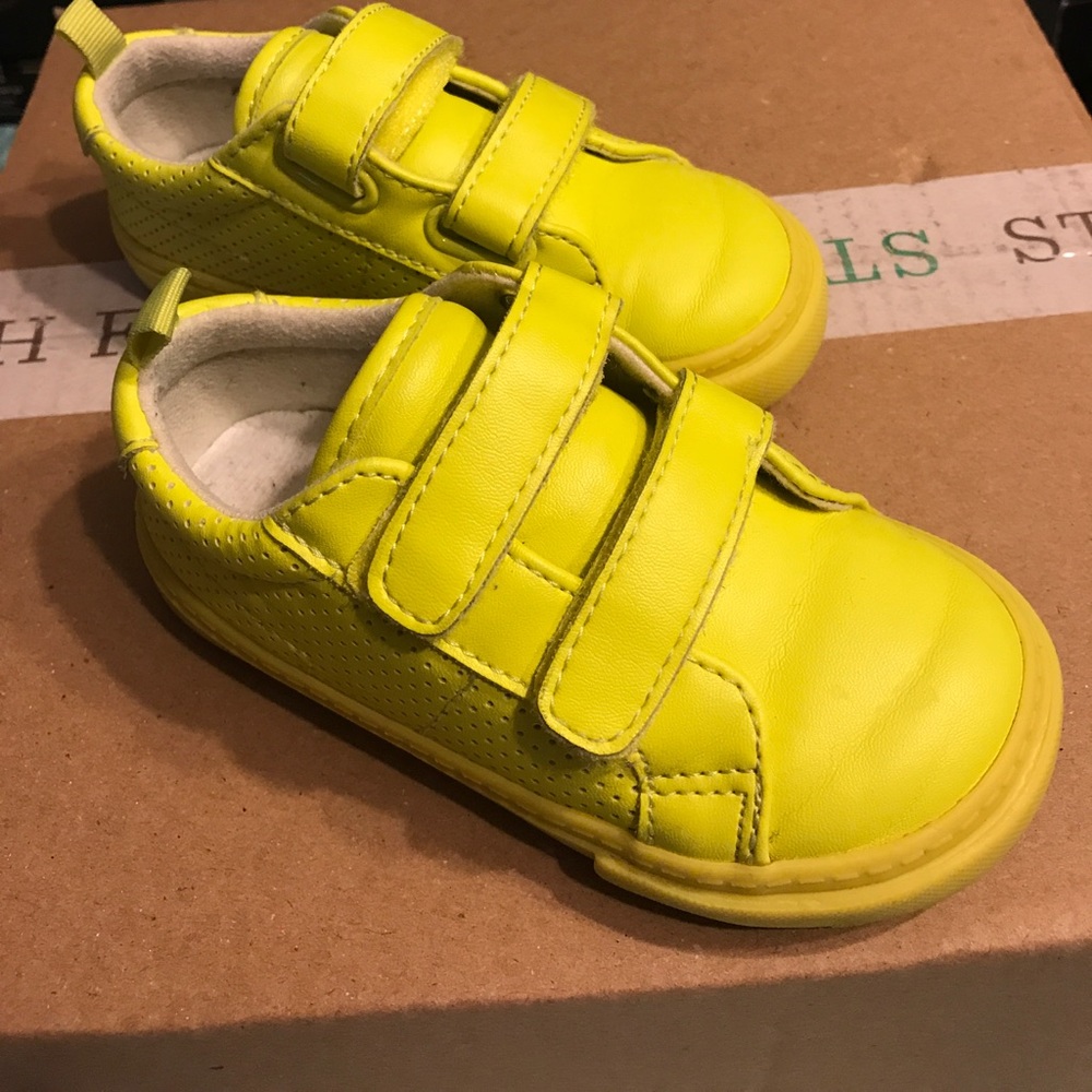 Toddler gap shoes (SOLD)