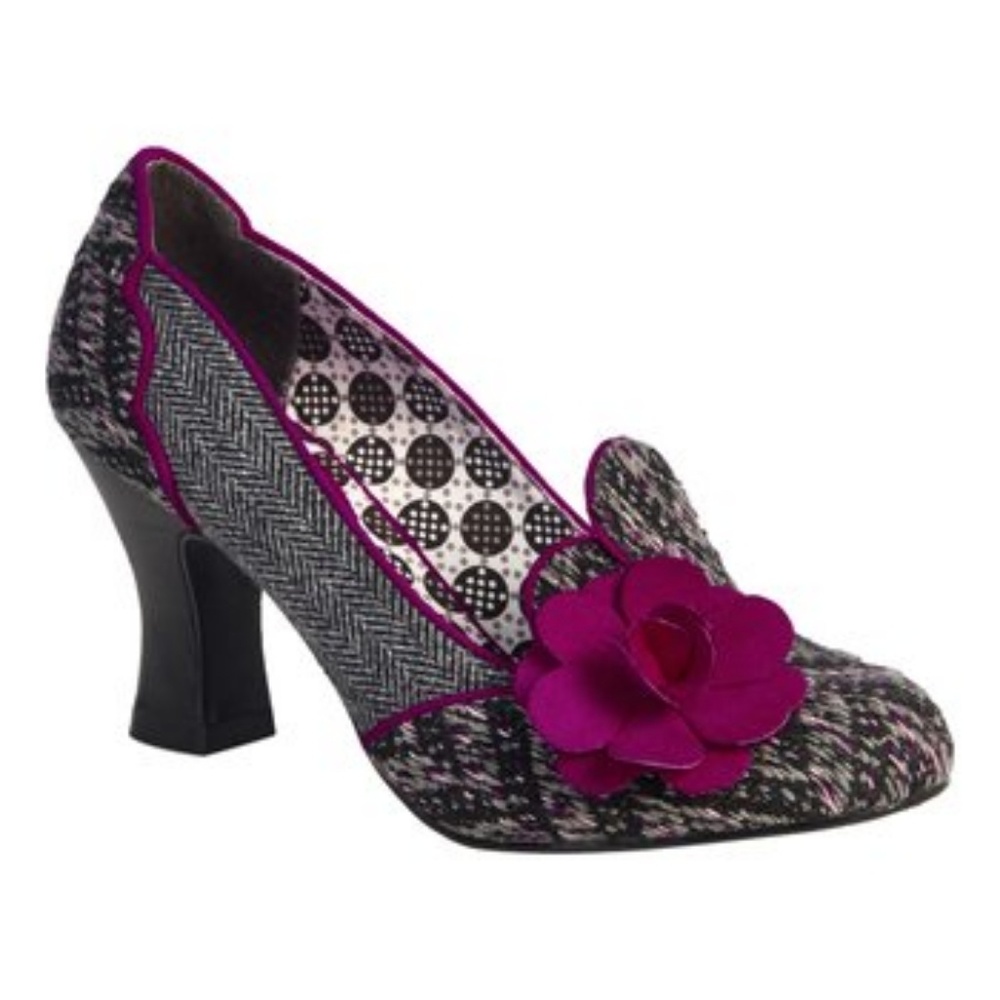 Rubby shoo. Lola pump.