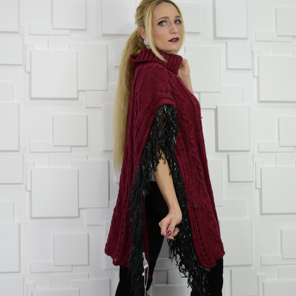 BURGUNDY KNIT PONCHO WITH FRINGE - Picture 3 of 4