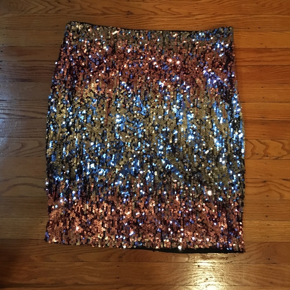 Forever 21 Plus sequin skirt. Length 23 1/2"