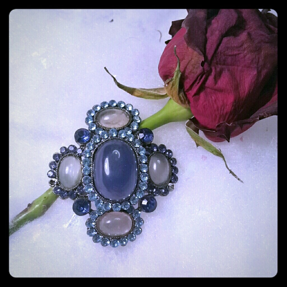 Rhinestone pin brooch
