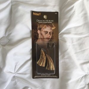 Demon horns
