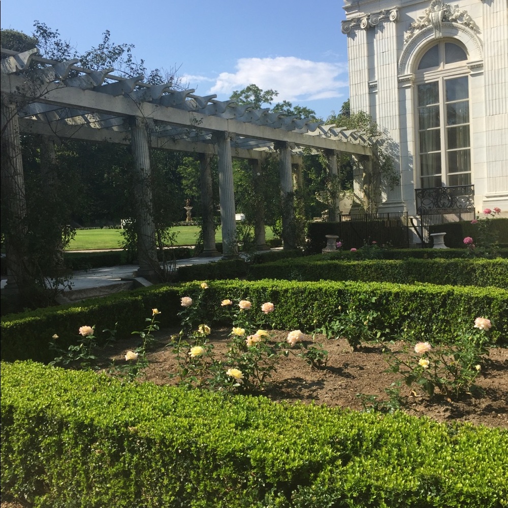 Meet your Posher, Elle W