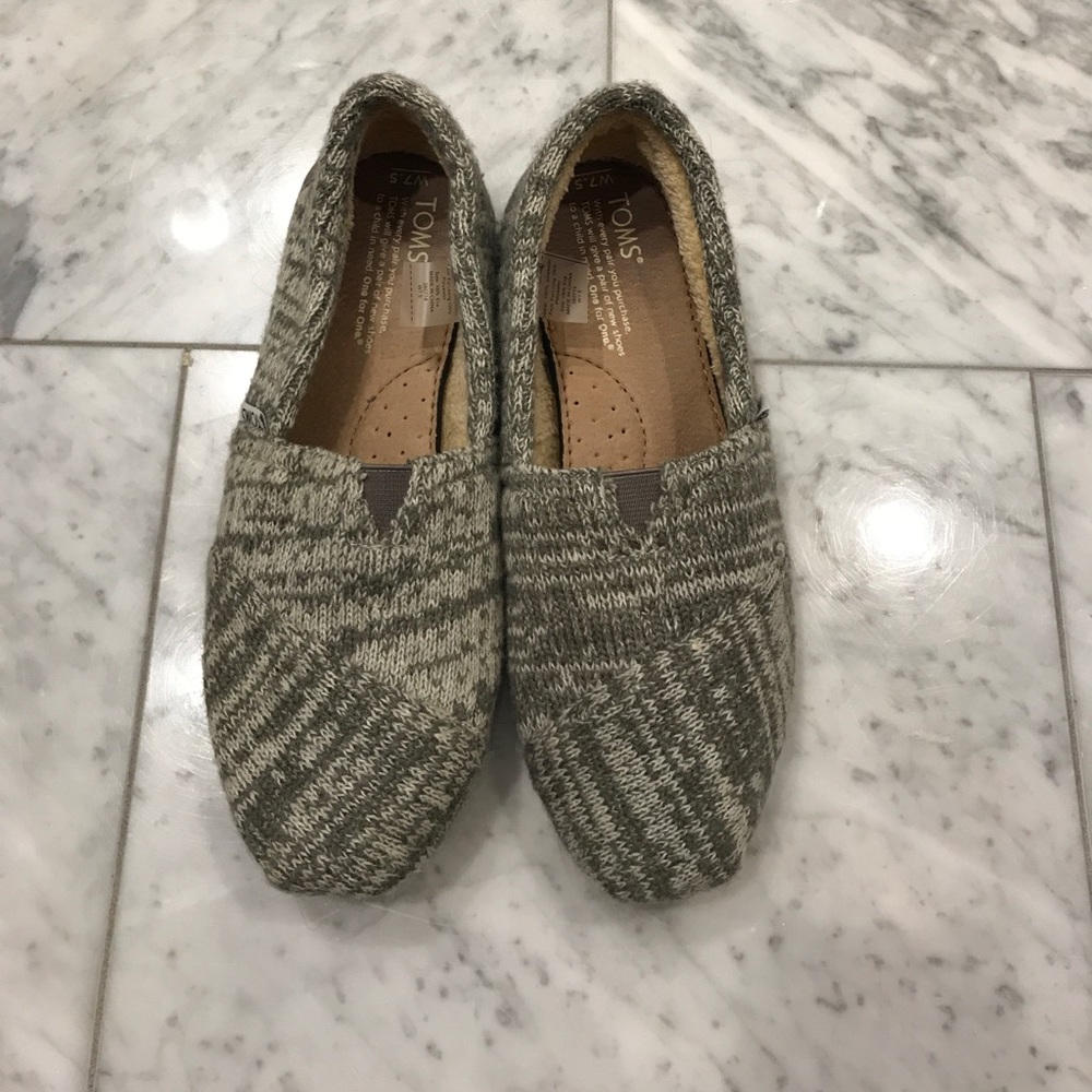 Toms gray knit classics. Worn once. Like new!