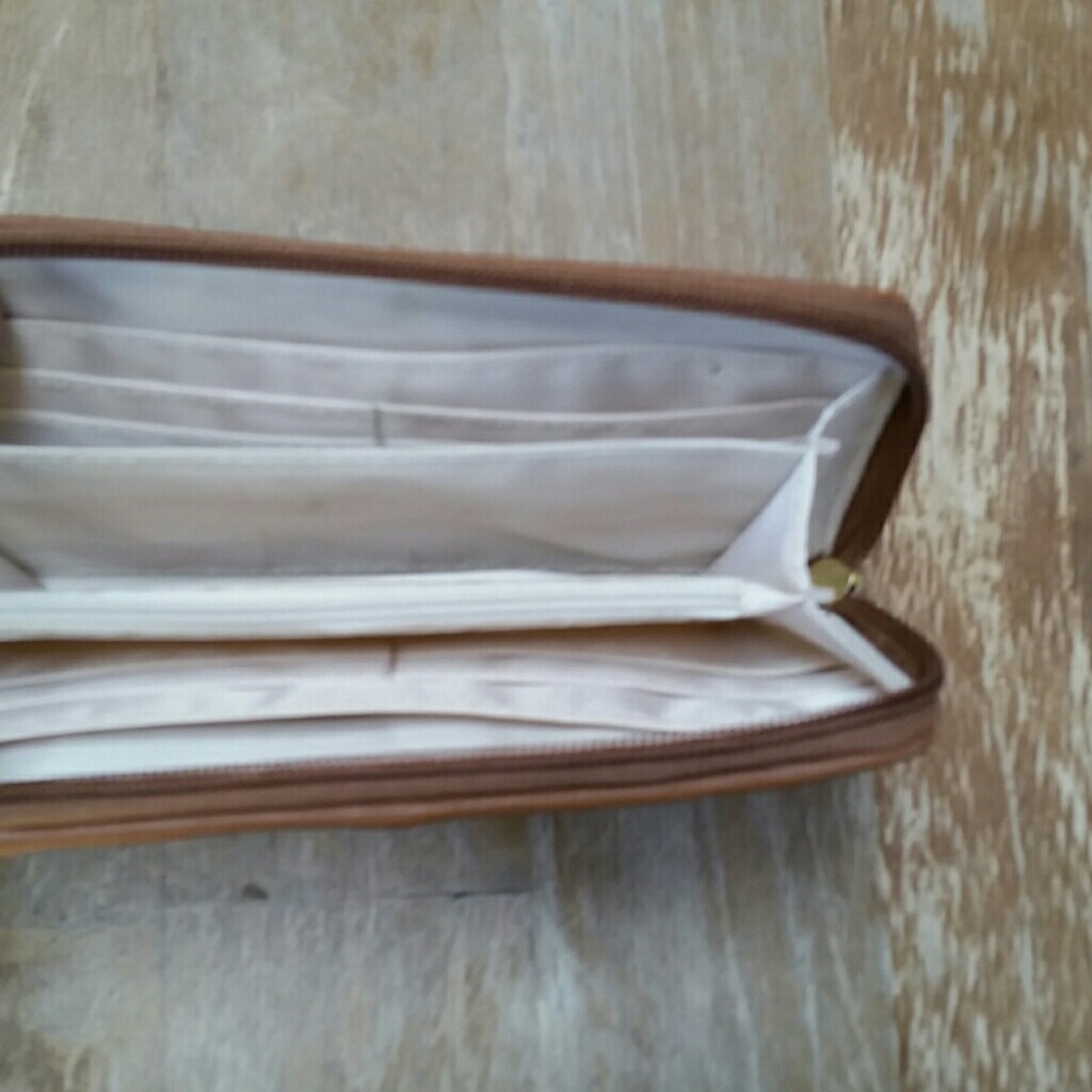 Fashion Wallet - Picture 2 of 3