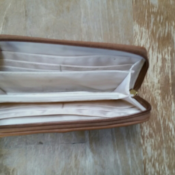 Fashion Wallet - Picture 2 of 3