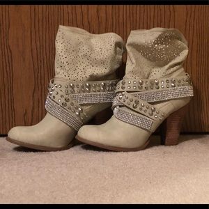 Not Rated Bling Cream Boots Size 8.5