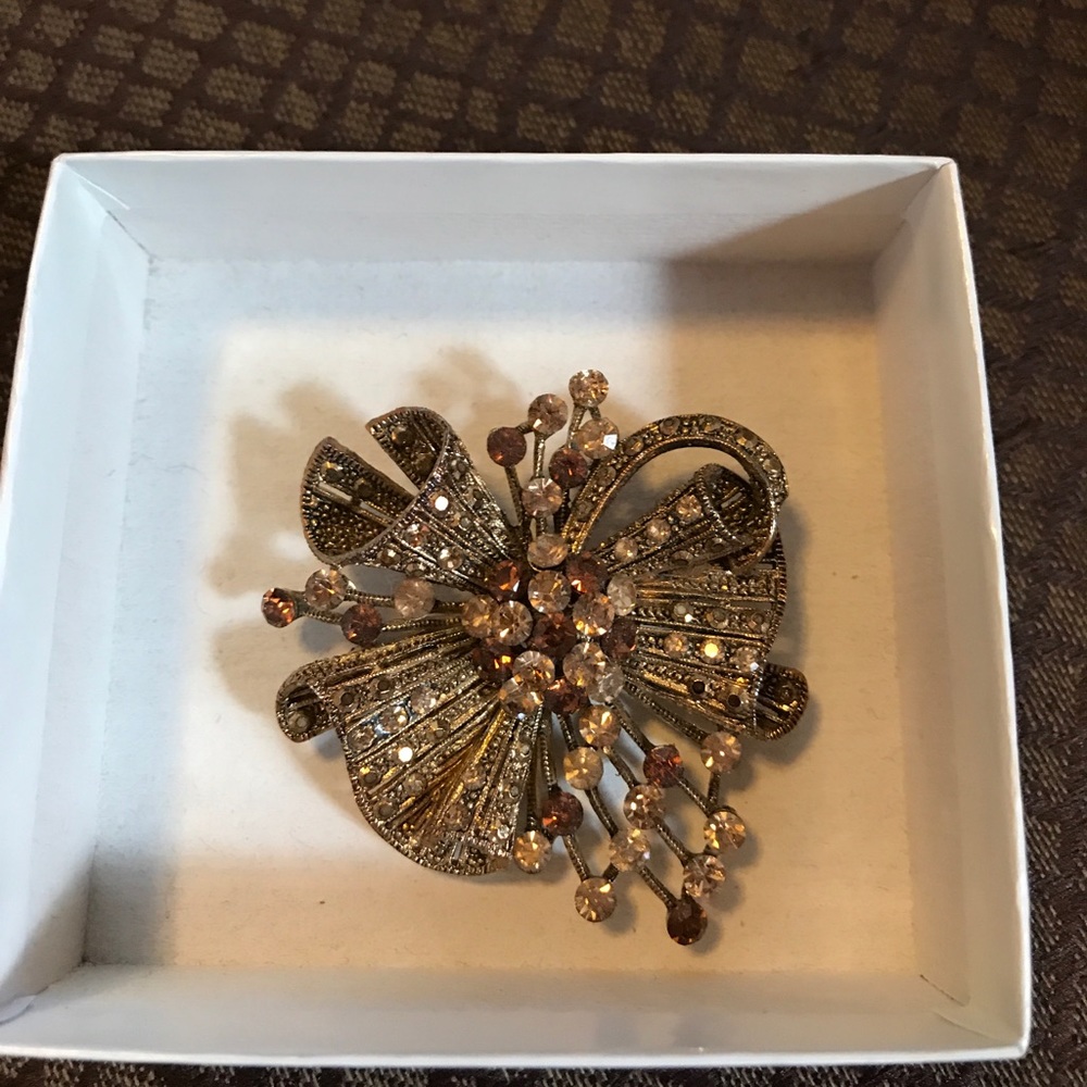 Beautiful Rhinestone Brooch.