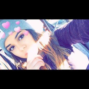 Meet your Posher, Mirella