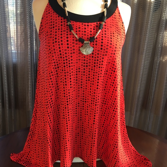 Red and black flowing tank top w/ black necklace - Picture 3 of 7