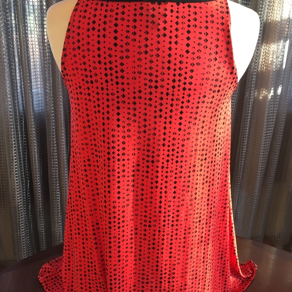 Red and black flowing tank top w/ black necklace - Picture 4 of 7