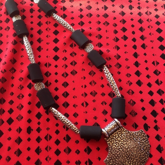 Red and black flowing tank top w/ black necklace - Picture 6 of 7