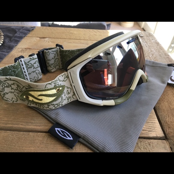phenom ski goggles