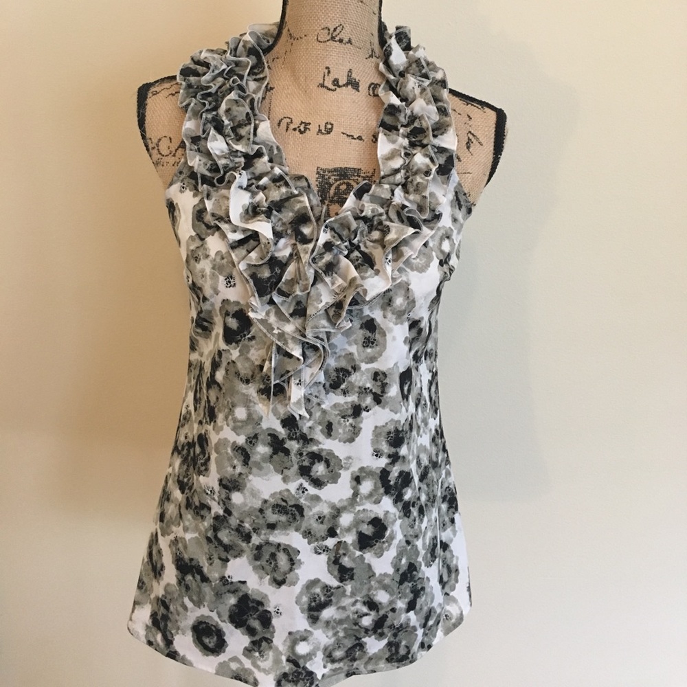 Sleeveless Floral Blouse with Ruffle Detail (S)