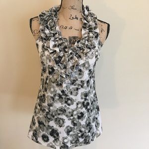 Sleeveless Floral Blouse with Ruffle Detail (S)