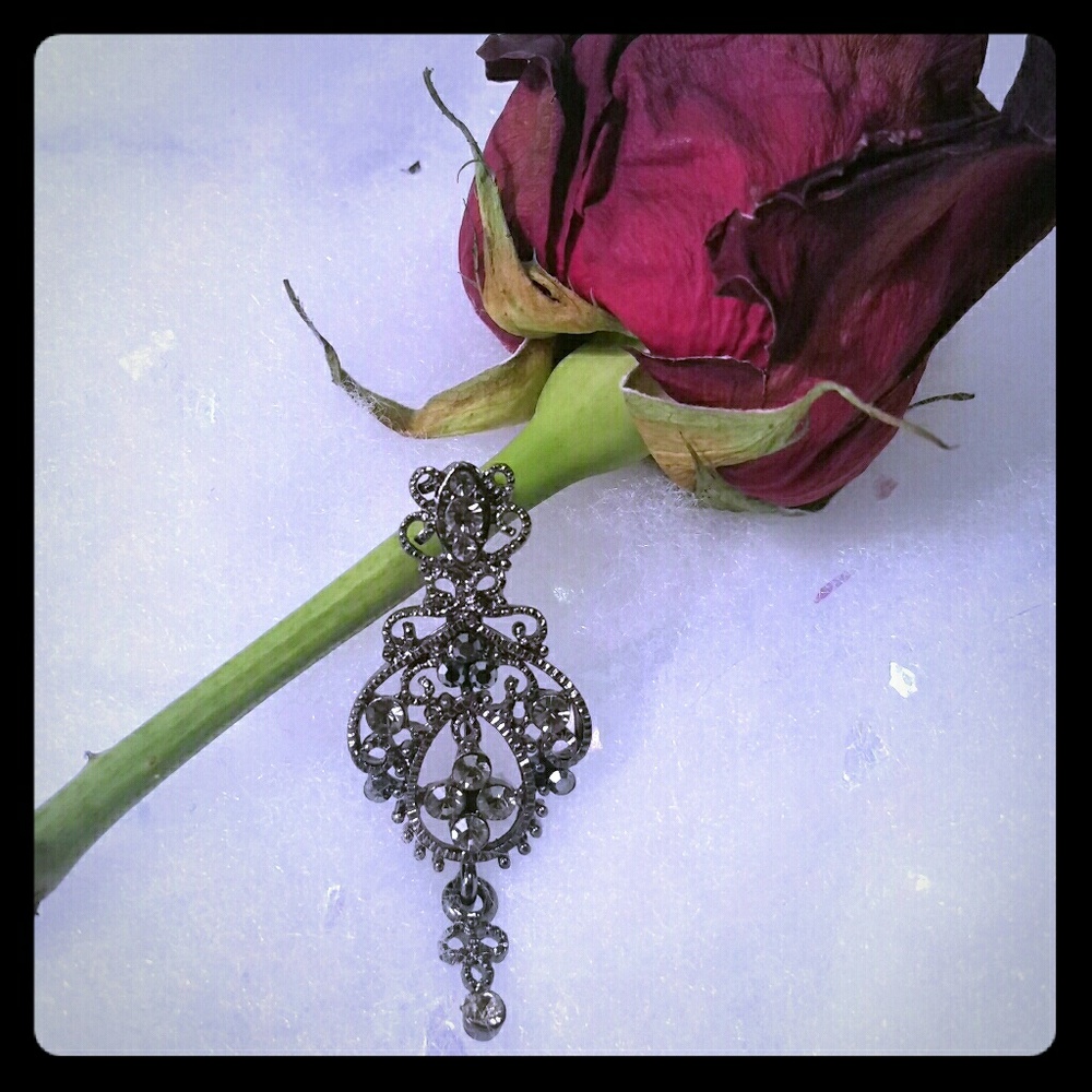 Rhinestone metal brooch pin
