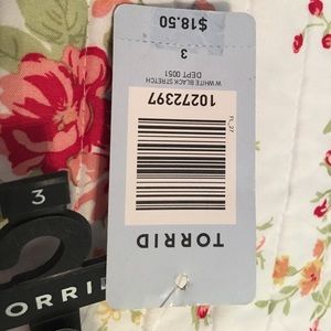 Torrid size 3 black and white belt Torrid size 3 black and white belt