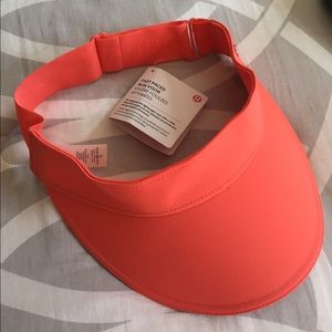 Lululemon NWT fast paced run visor Lululemon NWT fast paced run visor