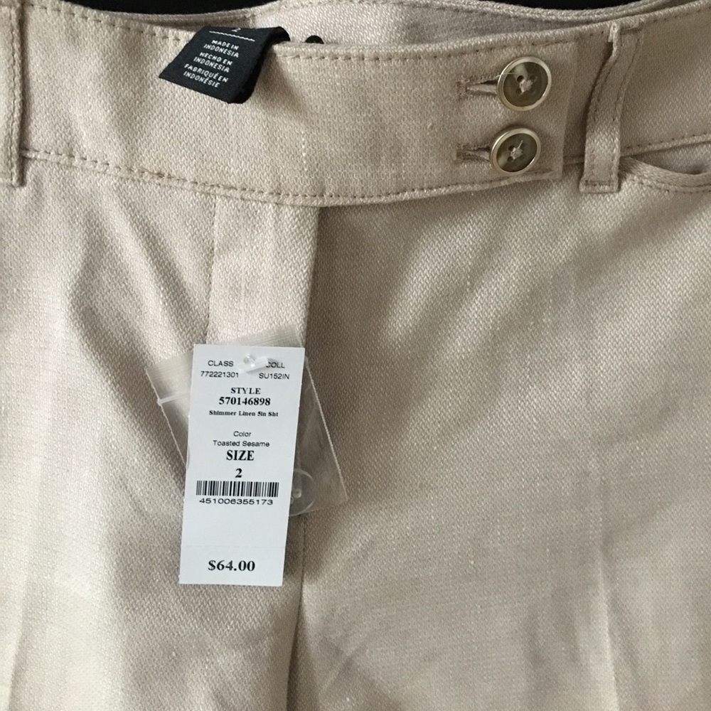 WHBM / Textured Trouser Short - Picture 8 of 8