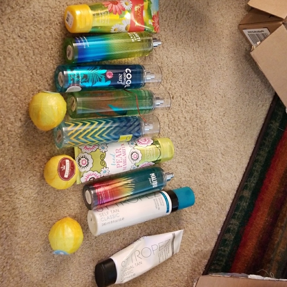 Assorted bath and body works