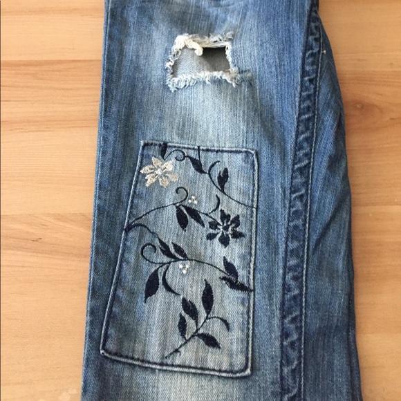 Distressed Skinny Jeans - Picture 2 of 4